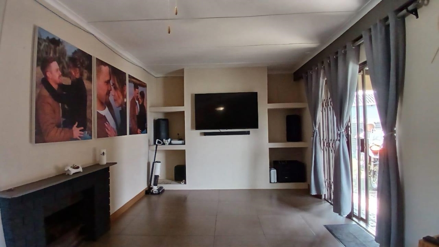 3 Bedroom Property for Sale in Bonaero Park Gauteng