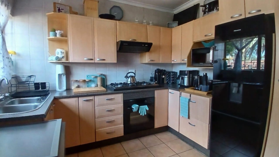 3 Bedroom Property for Sale in Bonaero Park Gauteng