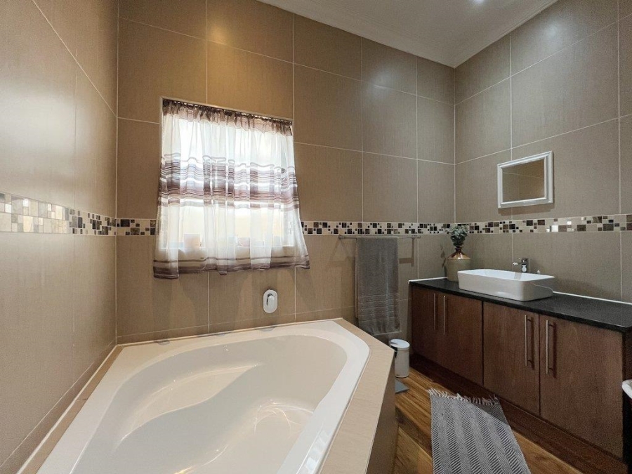 3 Bedroom Property for Sale in Candlewoods Country Estate Gauteng