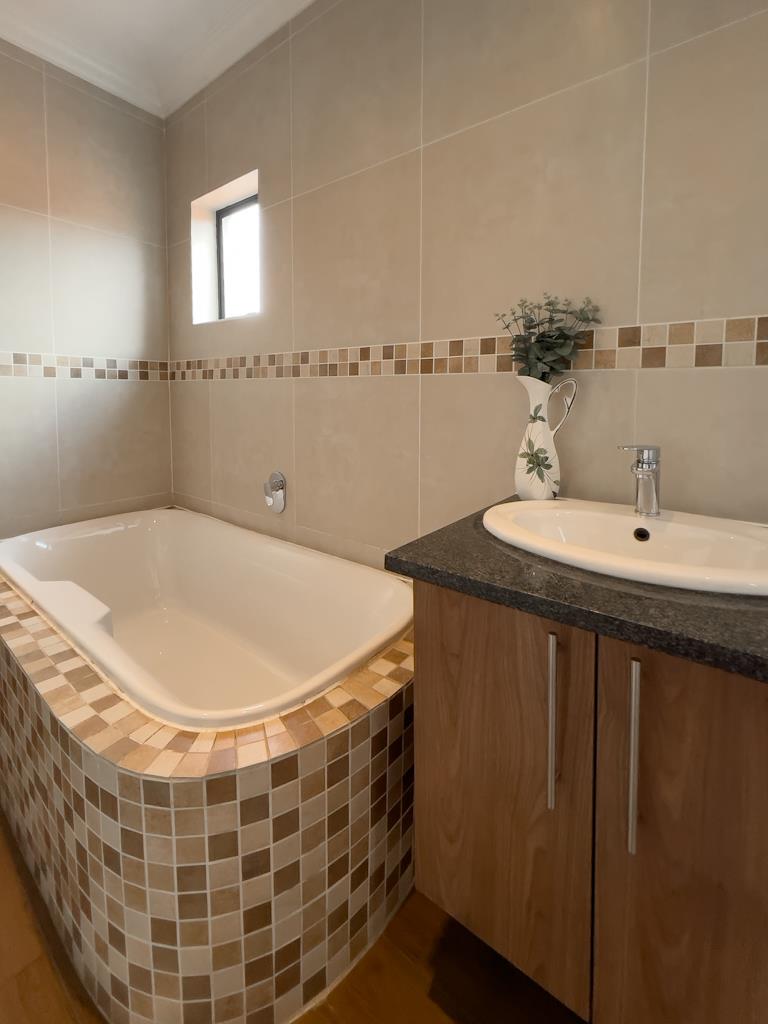 3 Bedroom Property for Sale in Candlewoods Country Estate Gauteng