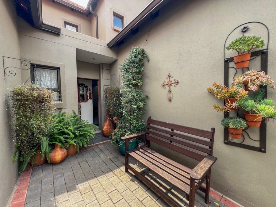 3 Bedroom Property for Sale in Candlewoods Country Estate Gauteng