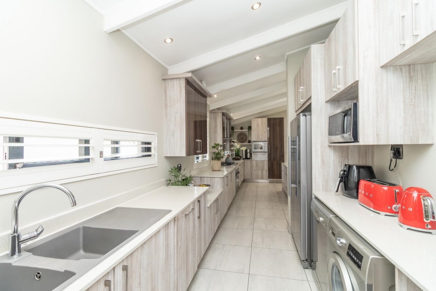 4 Bedroom Property for Sale in Helderfontein Estate Gauteng
