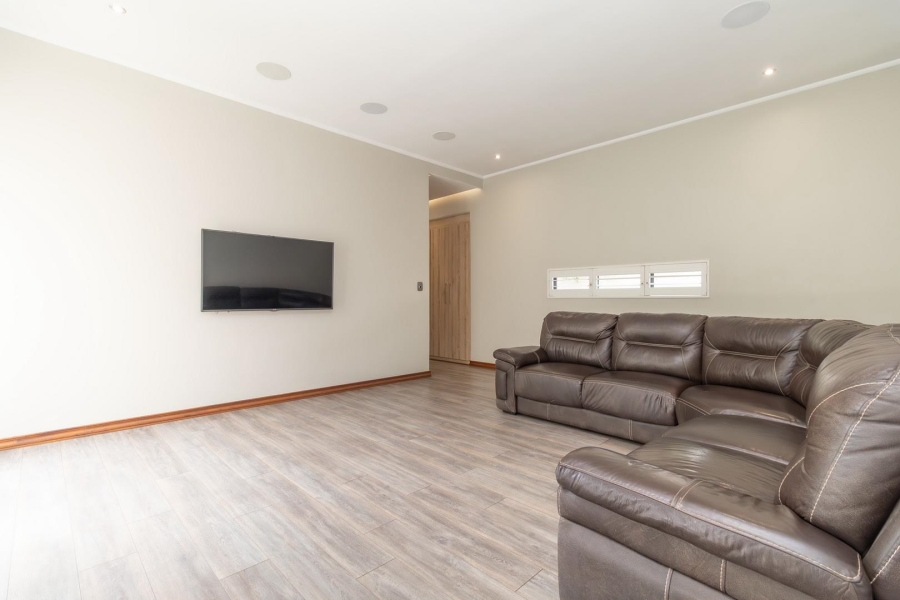 4 Bedroom Property for Sale in Helderfontein Estate Gauteng
