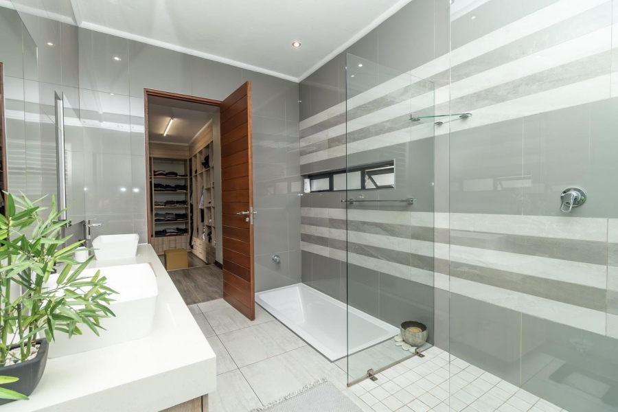 4 Bedroom Property for Sale in Helderfontein Estate Gauteng