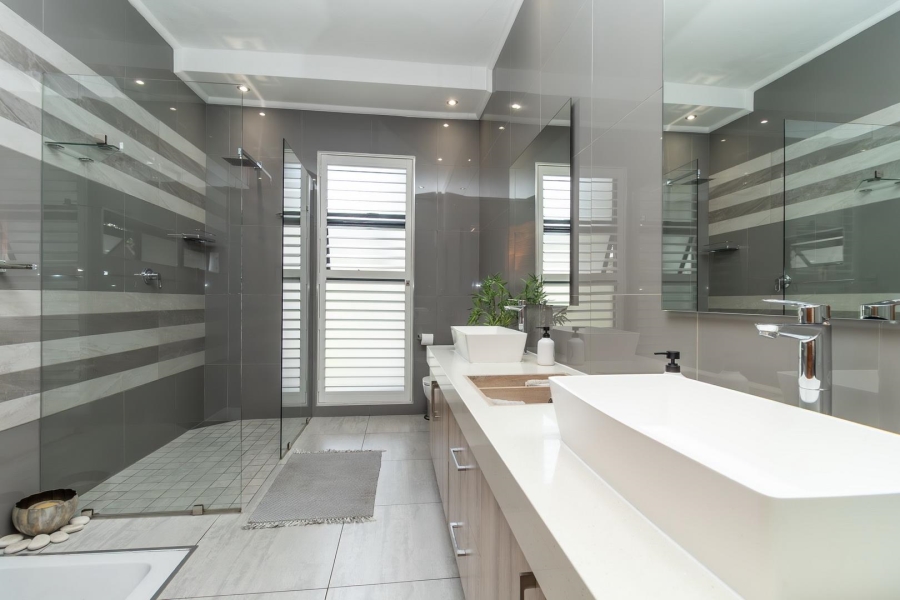 4 Bedroom Property for Sale in Helderfontein Estate Gauteng