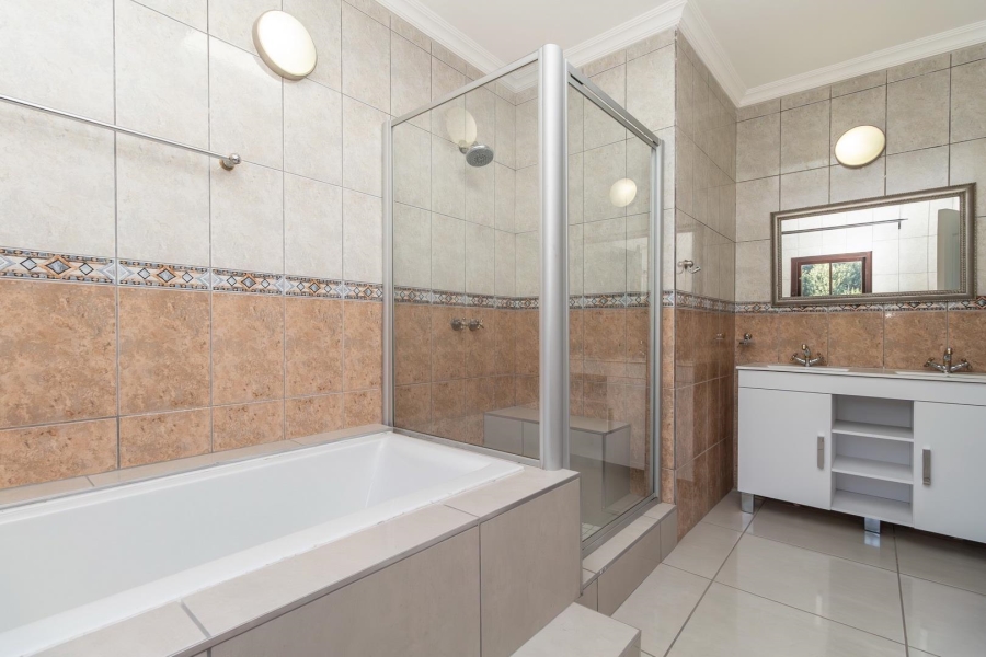 5 Bedroom Property for Sale in Kyalami Estates Gauteng