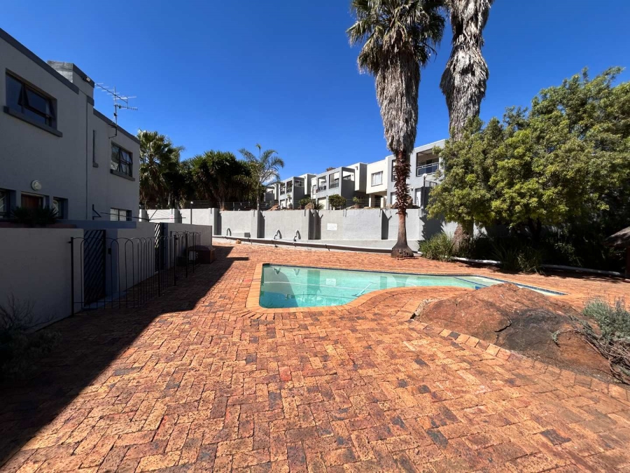 2 Bedroom Property for Sale in Bassonia Gauteng