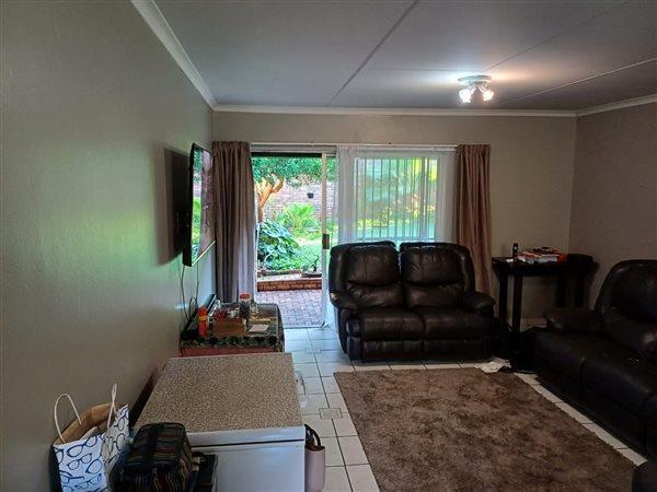 2 Bedroom Property for Sale in Die Hoewes Gauteng