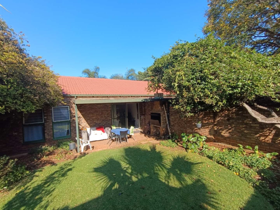 2 Bedroom Property for Sale in Die Hoewes Gauteng