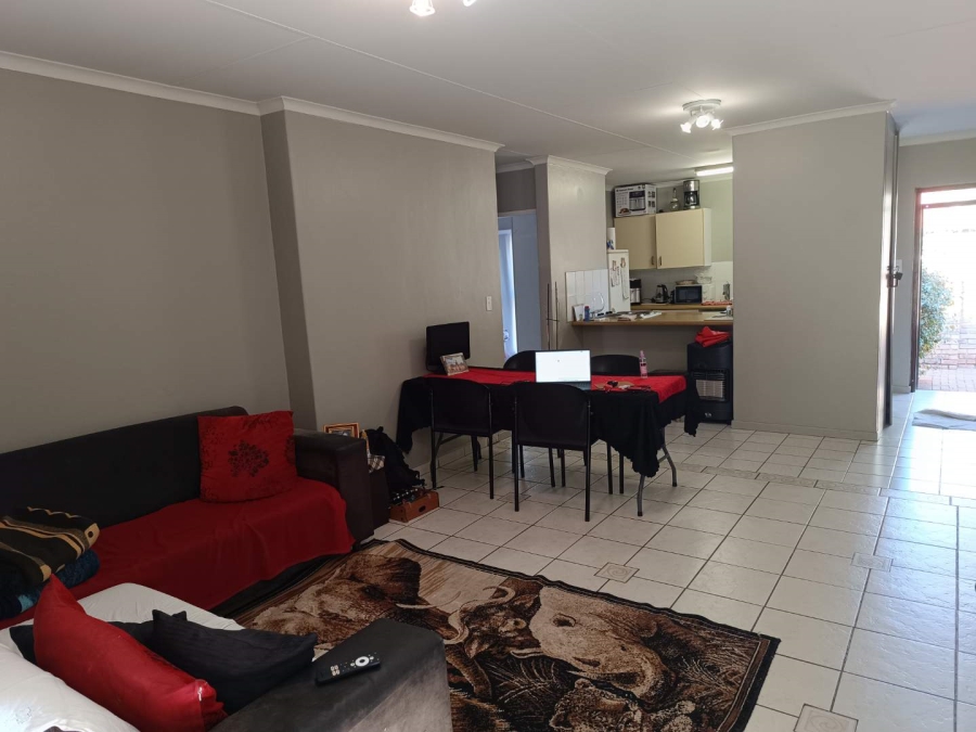 2 Bedroom Property for Sale in Die Hoewes Gauteng