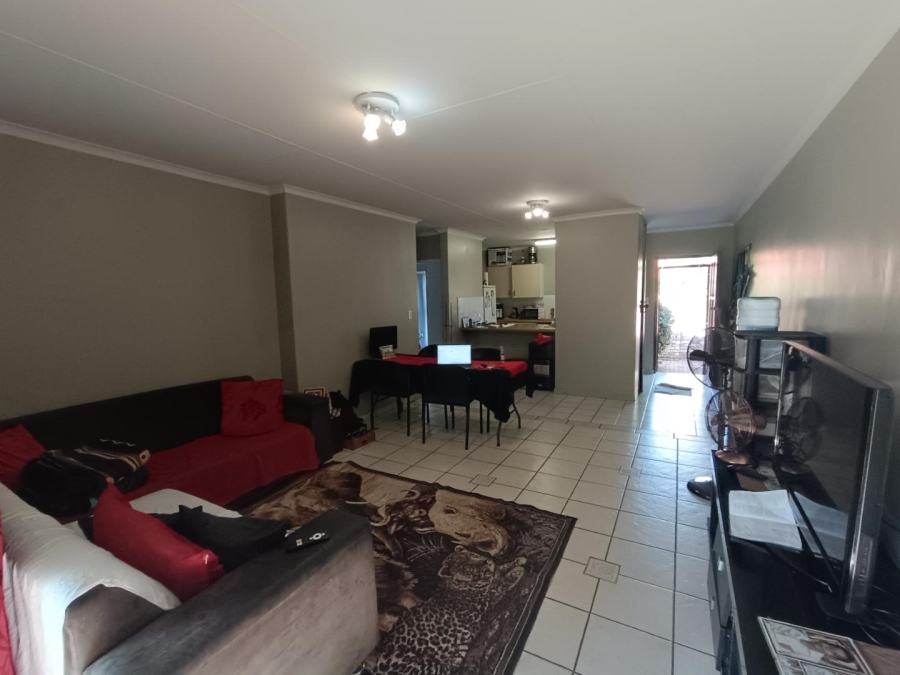 2 Bedroom Property for Sale in Die Hoewes Gauteng