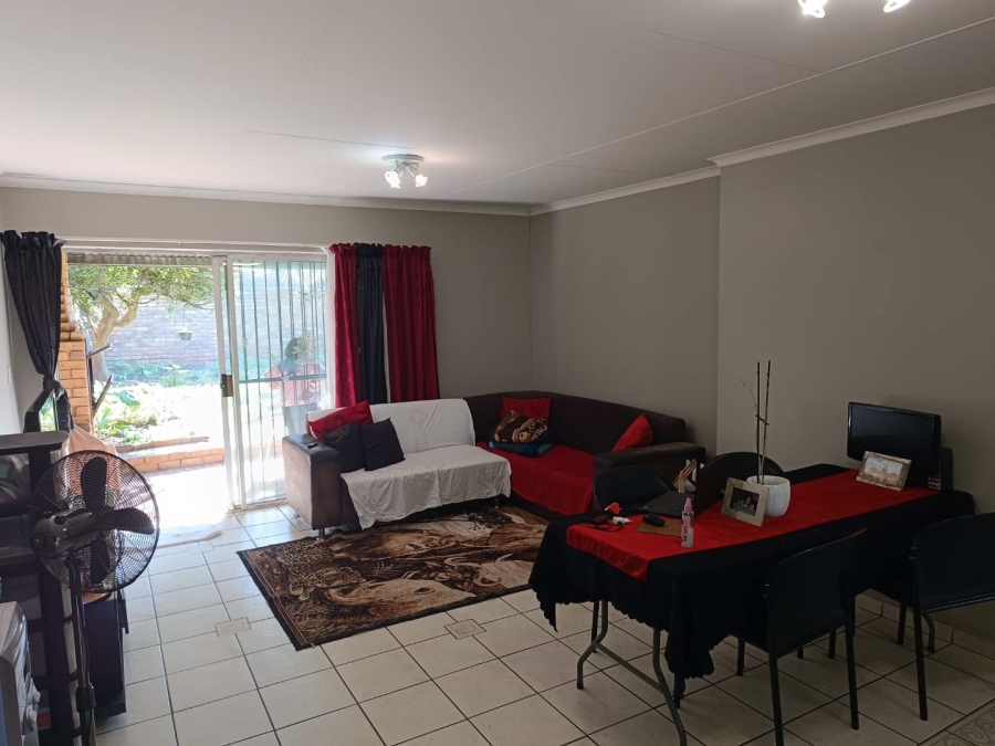2 Bedroom Property for Sale in Die Hoewes Gauteng