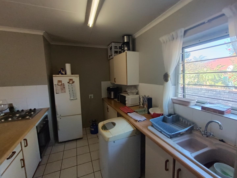 2 Bedroom Property for Sale in Die Hoewes Gauteng