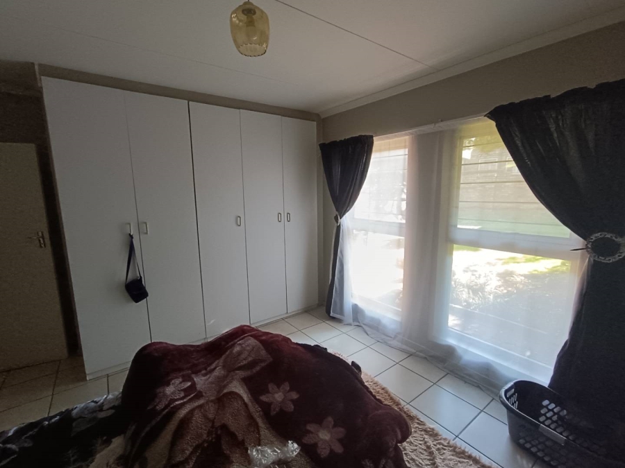2 Bedroom Property for Sale in Die Hoewes Gauteng