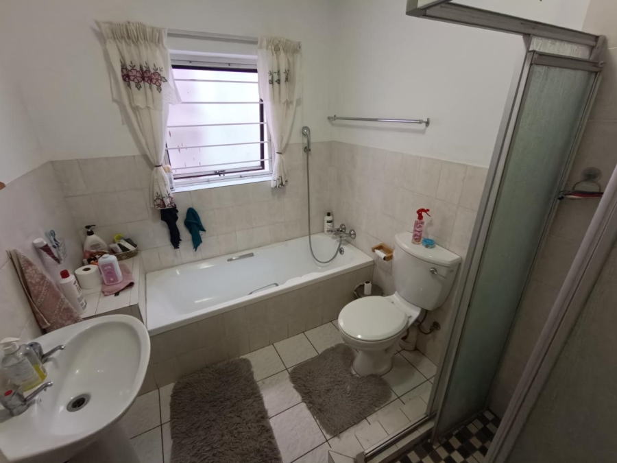 2 Bedroom Property for Sale in Die Hoewes Gauteng