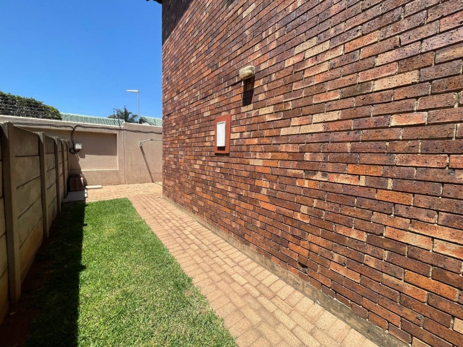2 Bedroom Property for Sale in Florida Glen Gauteng