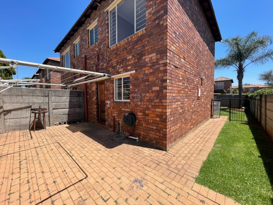 2 Bedroom Property for Sale in Florida Glen Gauteng