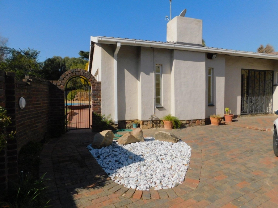 To Let 4 Bedroom Property for Rent in Bryanston Gauteng