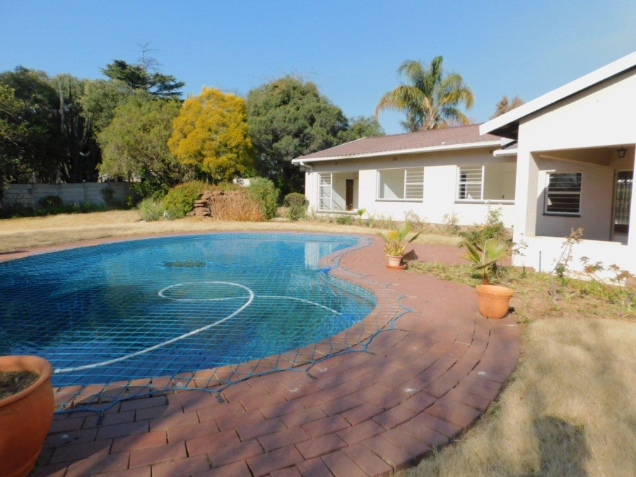 To Let 4 Bedroom Property for Rent in Bryanston Gauteng