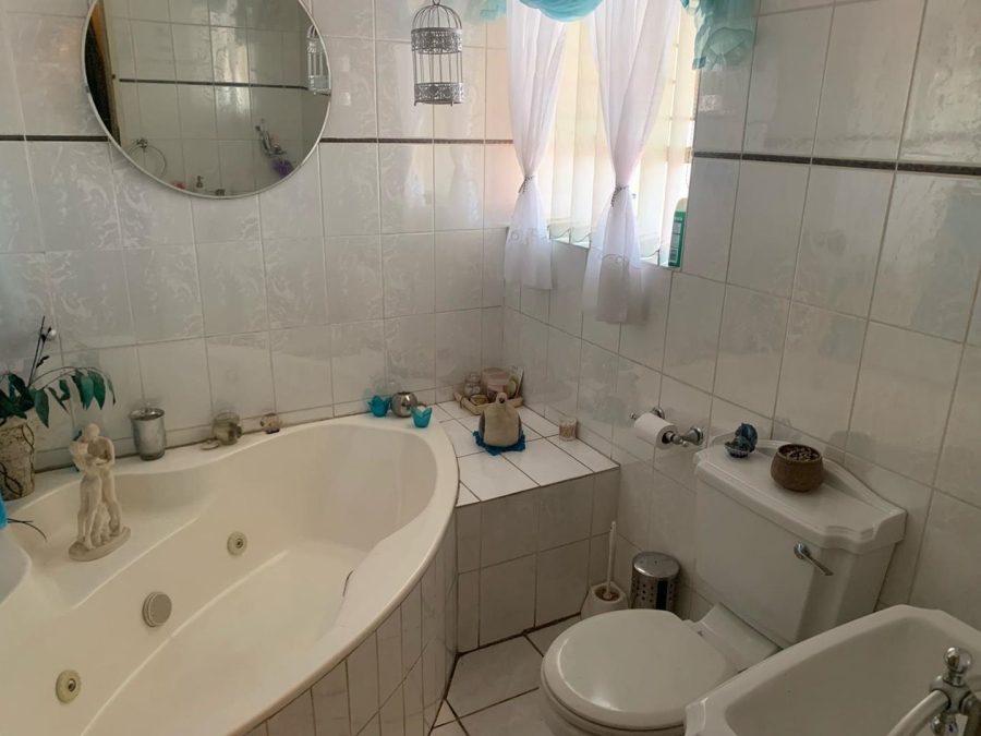 3 Bedroom Property for Sale in Birchleigh North Gauteng