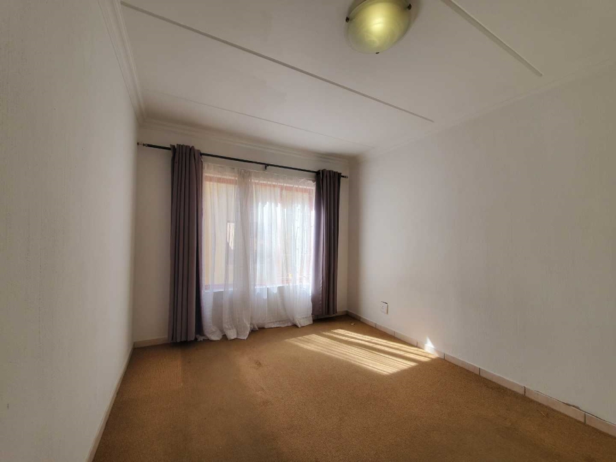 2 Bedroom Property for Sale in Willowbrook Gauteng
