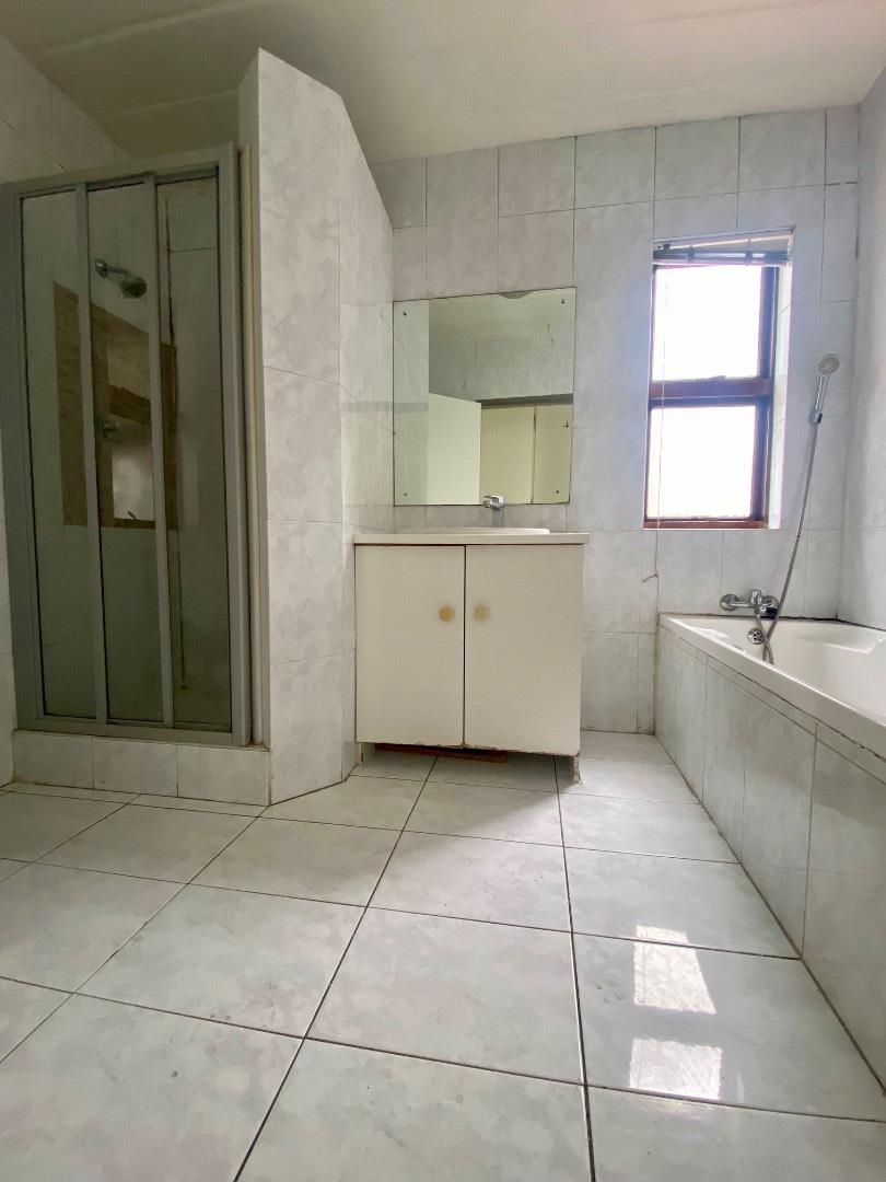 To Let 3 Bedroom Property for Rent in Lakefield Gauteng