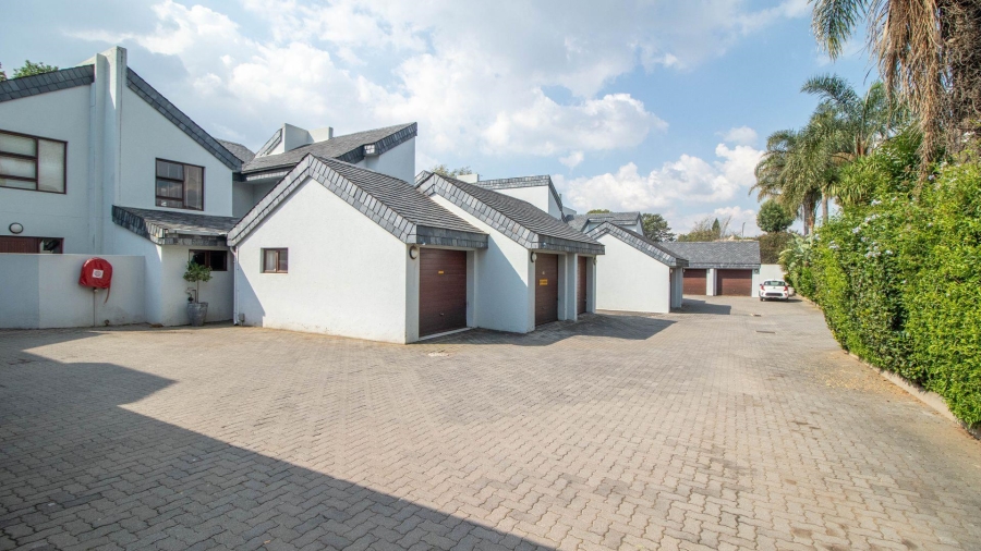 To Let 3 Bedroom Property for Rent in Lakefield Gauteng