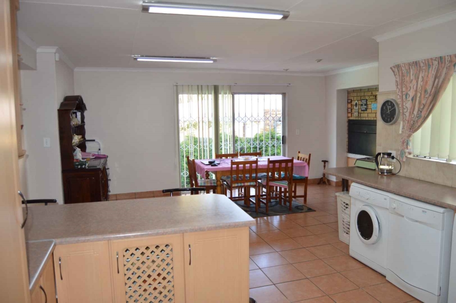 5 Bedroom Property for Sale in Brackendowns Gauteng
