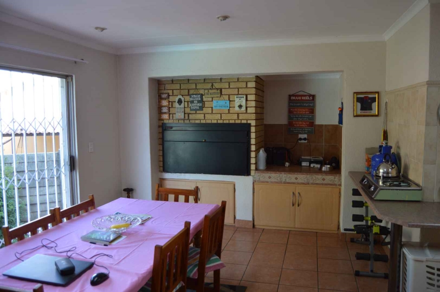 5 Bedroom Property for Sale in Brackendowns Gauteng