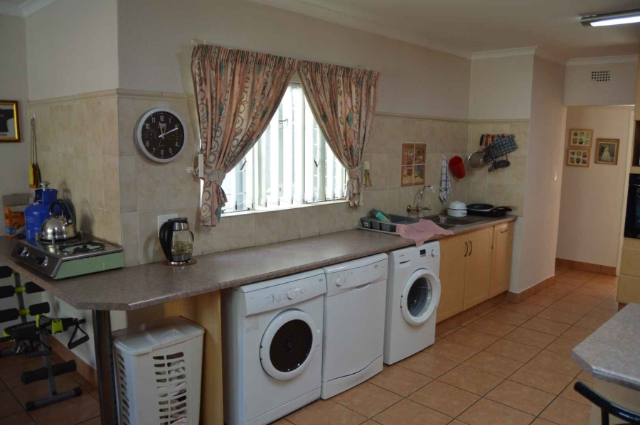 5 Bedroom Property for Sale in Brackendowns Gauteng