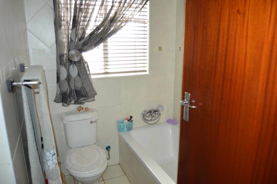 5 Bedroom Property for Sale in Brackendowns Gauteng