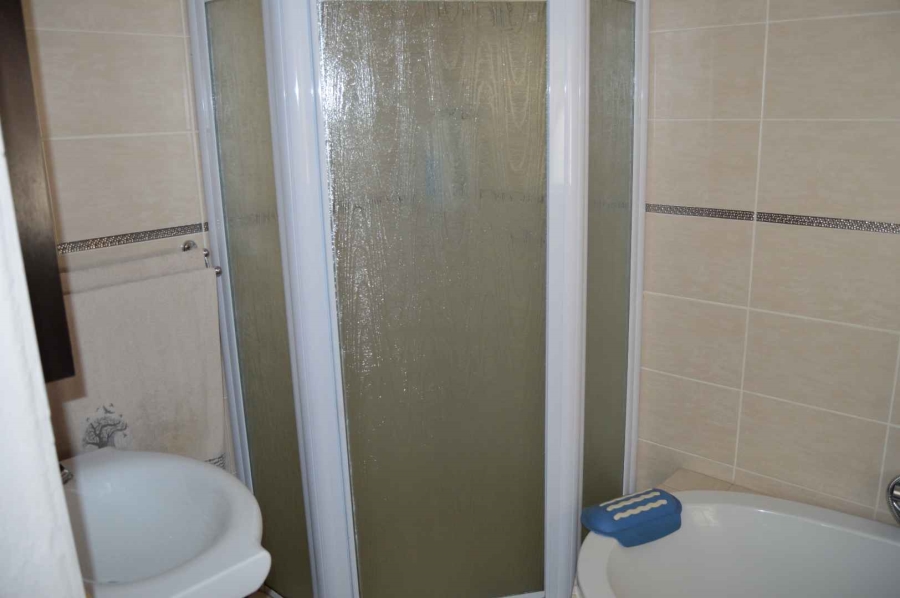 5 Bedroom Property for Sale in Brackendowns Gauteng