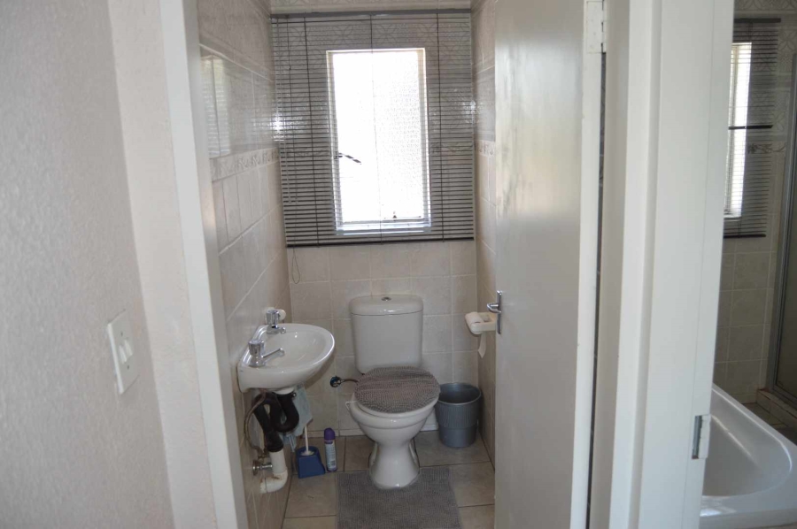 5 Bedroom Property for Sale in Brackendowns Gauteng