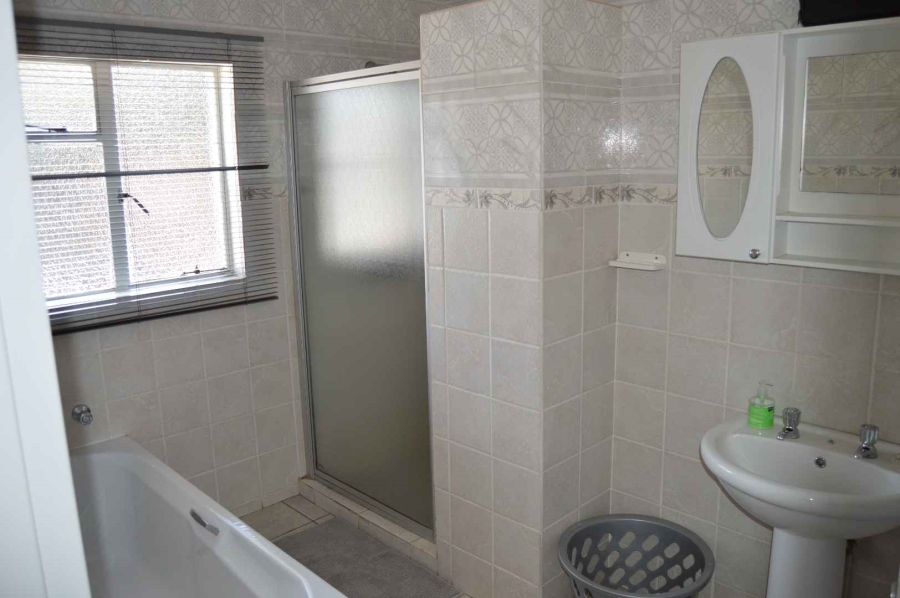 5 Bedroom Property for Sale in Brackendowns Gauteng