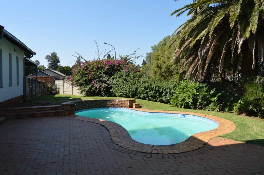 5 Bedroom Property for Sale in Brackendowns Gauteng