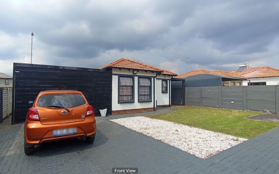2 Bedroom Property for Sale in Andeon Gauteng