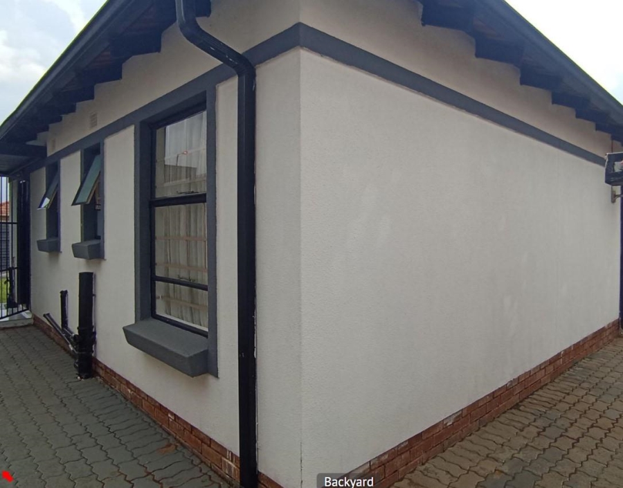 2 Bedroom Property for Sale in Andeon Gauteng