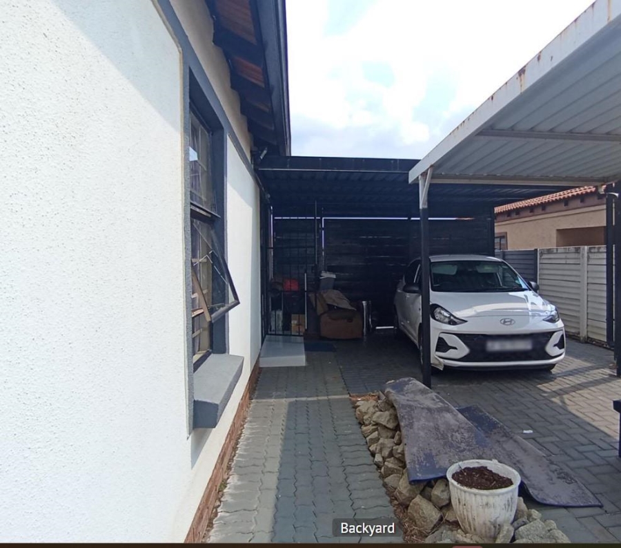 2 Bedroom Property for Sale in Andeon Gauteng