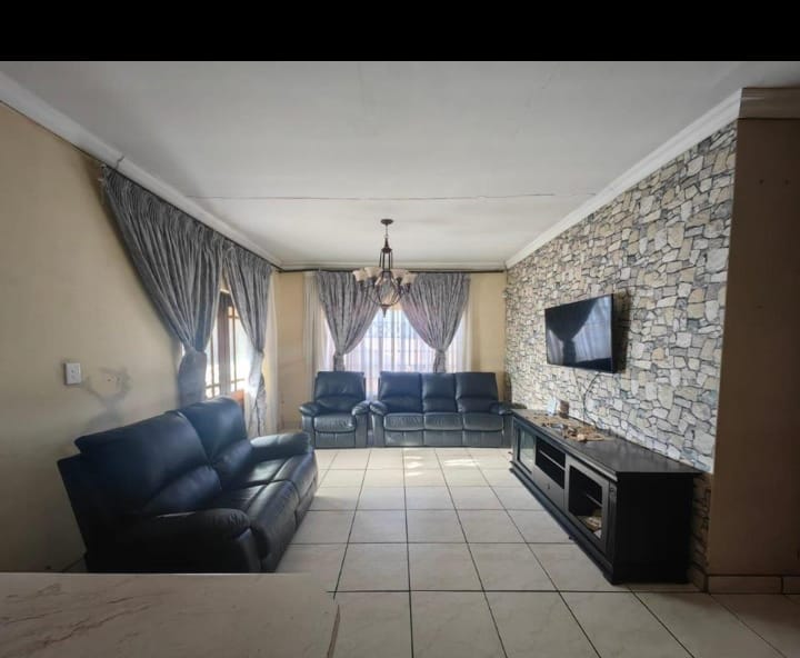 To Let 3 Bedroom Property for Rent in The Orchards Gauteng