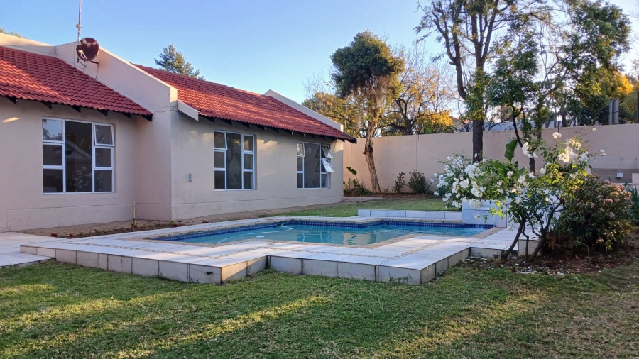 To Let 4 Bedroom Property for Rent in Hurlingham Manor Gauteng