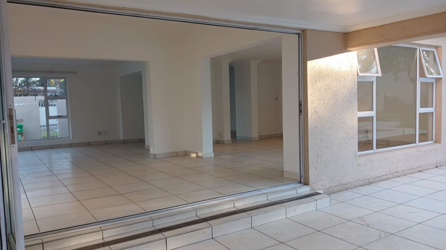 To Let 4 Bedroom Property for Rent in Hurlingham Manor Gauteng