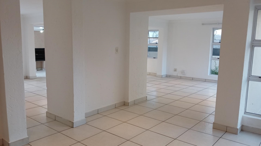 To Let 4 Bedroom Property for Rent in Hurlingham Manor Gauteng