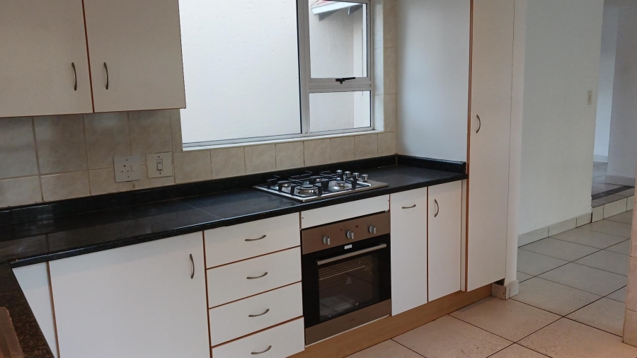 To Let 4 Bedroom Property for Rent in Hurlingham Manor Gauteng