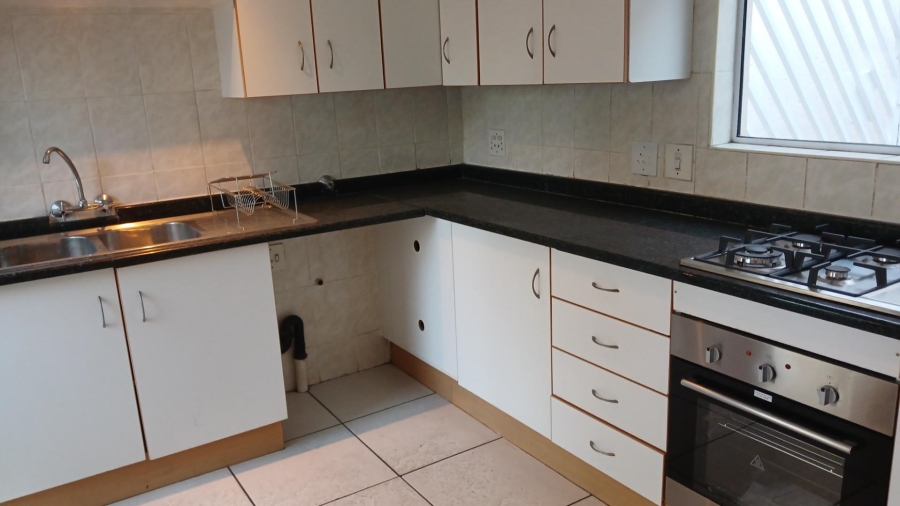 To Let 4 Bedroom Property for Rent in Hurlingham Manor Gauteng
