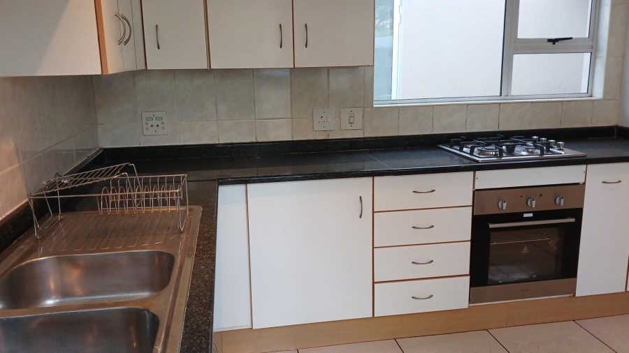 To Let 4 Bedroom Property for Rent in Hurlingham Manor Gauteng