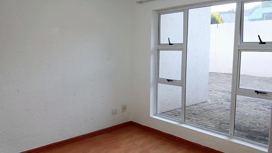 To Let 4 Bedroom Property for Rent in Hurlingham Manor Gauteng