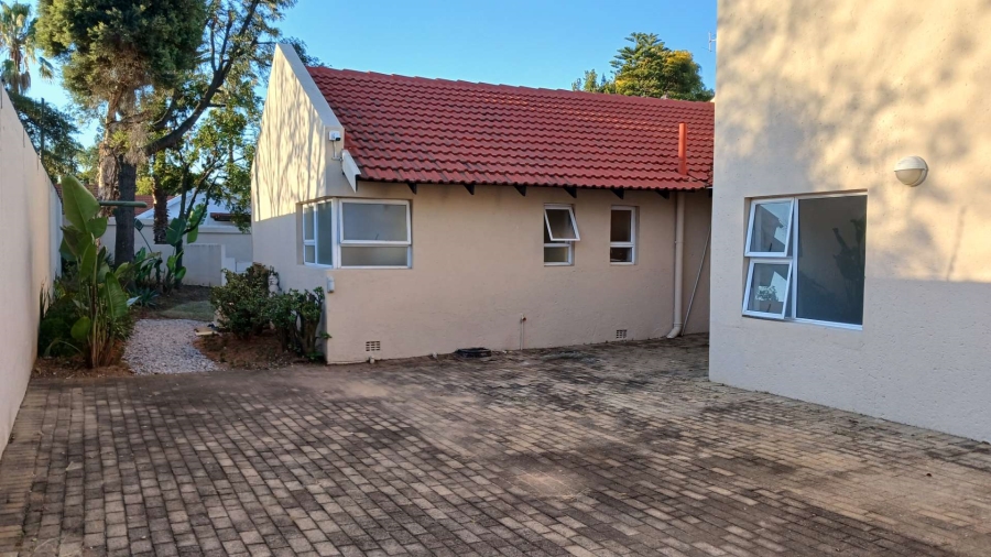 To Let 4 Bedroom Property for Rent in Hurlingham Manor Gauteng