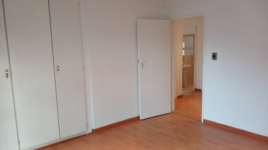 To Let 4 Bedroom Property for Rent in Hurlingham Manor Gauteng