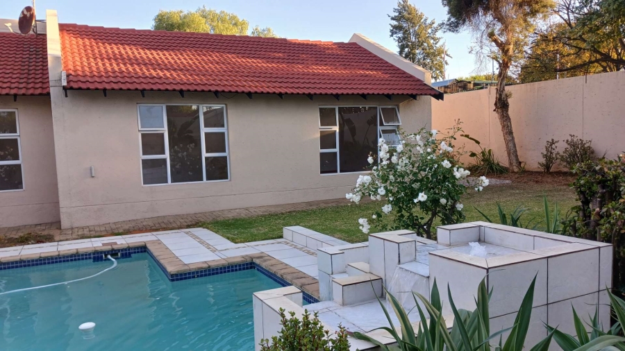 To Let 4 Bedroom Property for Rent in Hurlingham Manor Gauteng