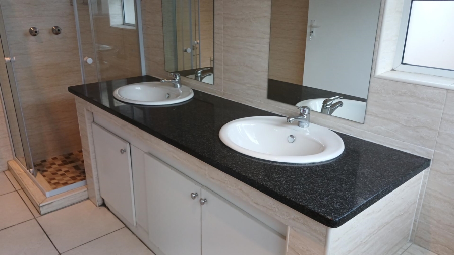 To Let 4 Bedroom Property for Rent in Hurlingham Manor Gauteng
